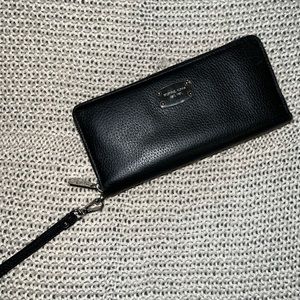 Micheal Kors Continental Wallet